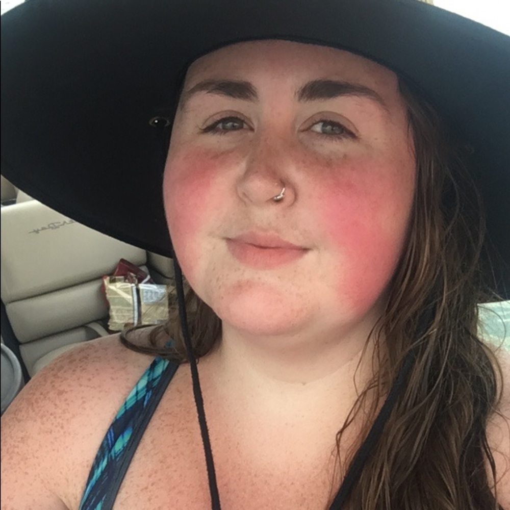 Meet your Posher, Lauren